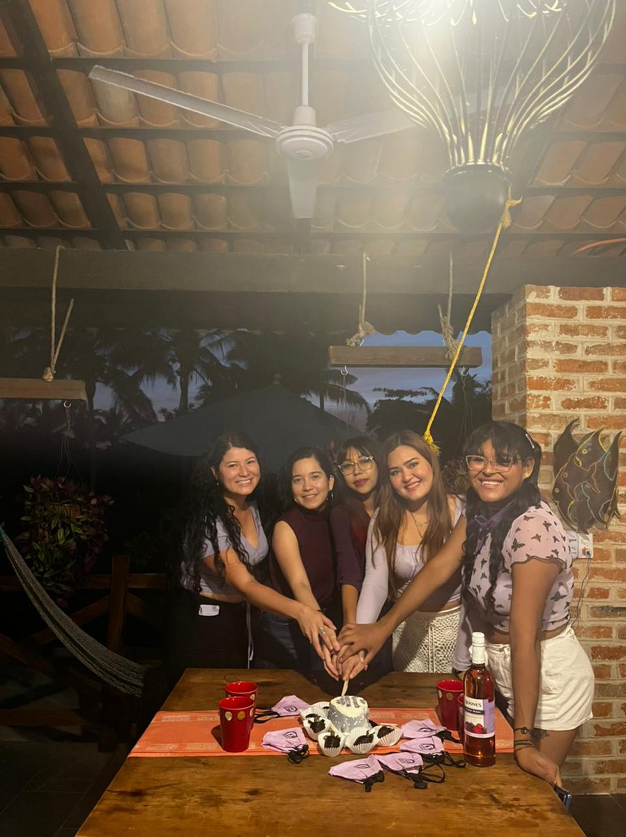 PerspectivaVMx's tweet photo. Celebrando 2 años juntas! 💜
#MujeresConPerspectivaVioleta
Por + años Juntas trabajando desde la colectividad y la amistad✨
#PerspectivaVioletaMx https://t.co/UsDW0lTzhp