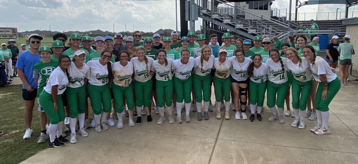 BrenBoosterClub's tweet photo. Our awesome Cubette softball team and our student section. Bringing home the win and on to round 2! https://t.co/afcGPb2rOc