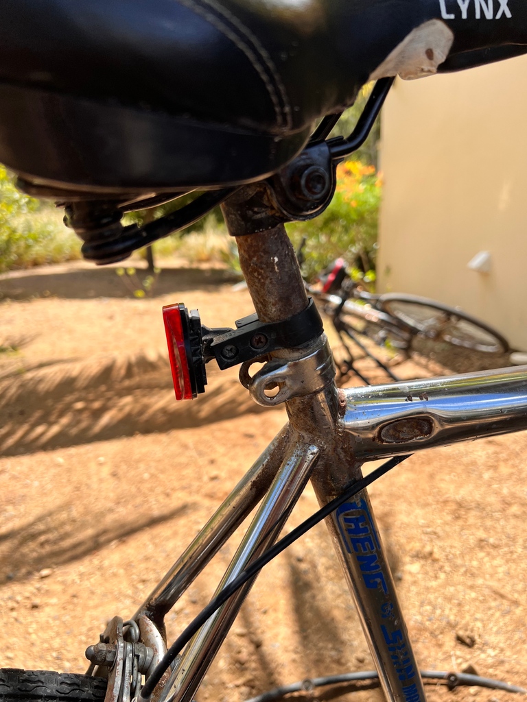 biketoeverythng's tweet photo. Bicycles were hard to come by on the coast of Nicaragua. I rented this bicycle from a local, and it was barely in working shape. The seatpost was clamped on to one position and brakes barely worked, but it had a cool paint job!
#bikerental #bluebike #seatpost #brakes #nicaragua https://t.co/6BZZp10is8
