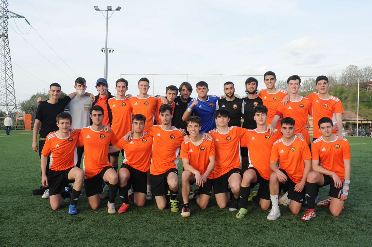 CDParquesol's tweet photo. 🏆🧡😍 ¡Así da gusto cerrar un sábado! Porque detrás de estas fotos está el trabajo de todo un año y de mucha gente que da todo cada día para conseguir estas caras de felicidad.

¡Orgullo de #CDParquesol! 🧡🙌👏

#VamosParquesol #Trabajo #Esfuerzo #Recompensa https://t.co/FEukUZcv6e