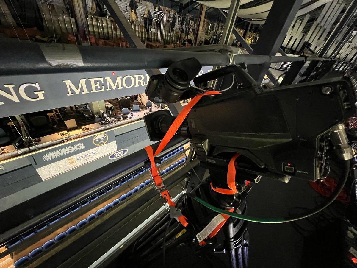 MattGouldtv's tweet photo. “RJCam”
The camera we installed in the catwalk to look in on RJ for the entirety of his last call. I found myself watching nearly as much of this as I did the game in our monitor wall. Tough not to want to soak up every last second of a legend. #rjslastcall https://t.co/OtyfUE9dGb