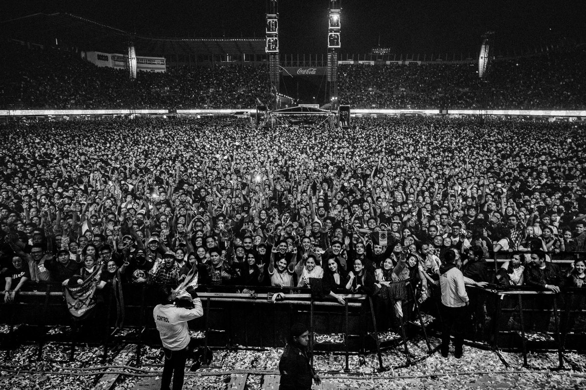 thekillers's tweet photo. Mexico City! Ciudad de la luz! One for the books. #GoRoberto https://t.co/k72ITQEKbi