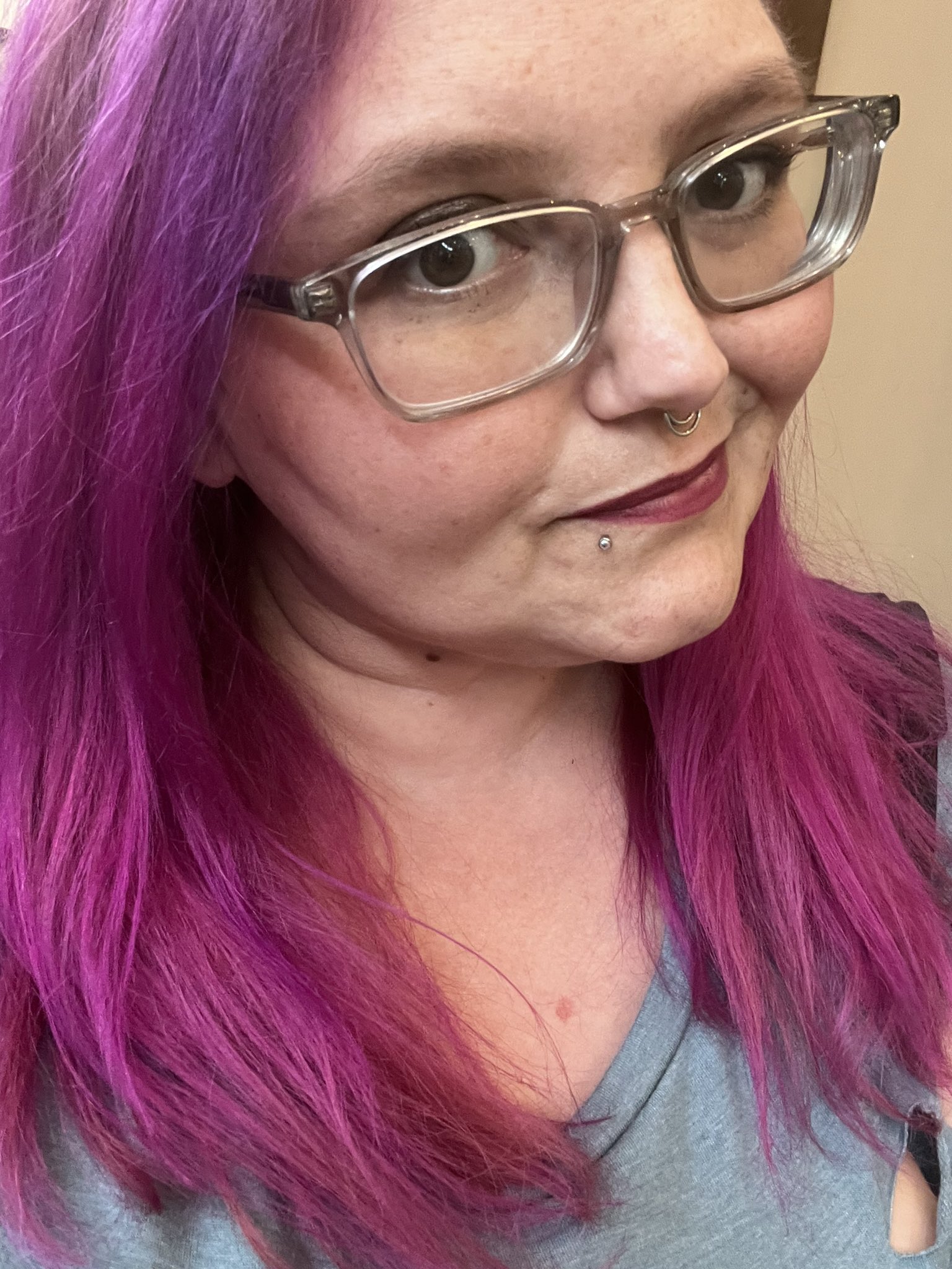 TW Pornstars - Sara Star. Twitter. Got that BJ-proof lipstick 💄😝. 10:40