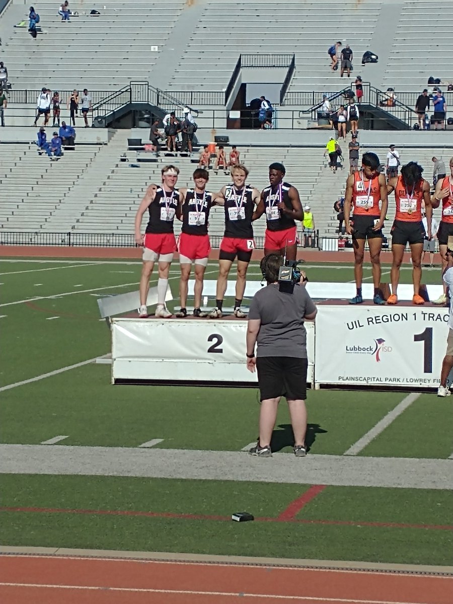 ArgyleTf's tweet photo. BOOM! 4x400 just also qualified for state with the first sub 3:20 in school history to call off ANOTHER REGIONAL TEAM TITLE!!! https://t.co/kAKE8fJeUy