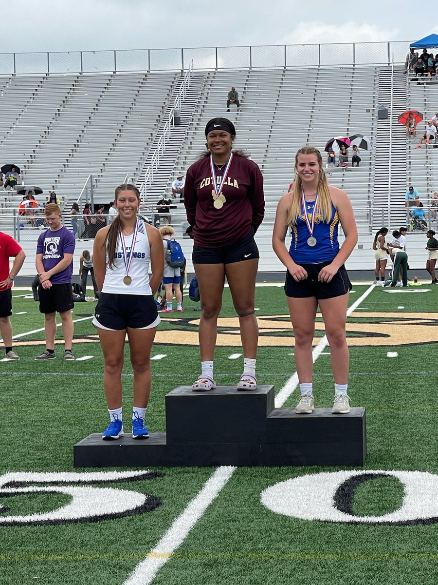 kylee_spangler's tweet photo. 3rd place at regionals with a new PR of 121’ 9-1/4”! I didn’t get the place I ultimately wanted, but I still have the chance for a wild card to go to state. Could not be more grateful for the love and support I have received these past two years. #TTP https://t.co/B1kFITs4I8