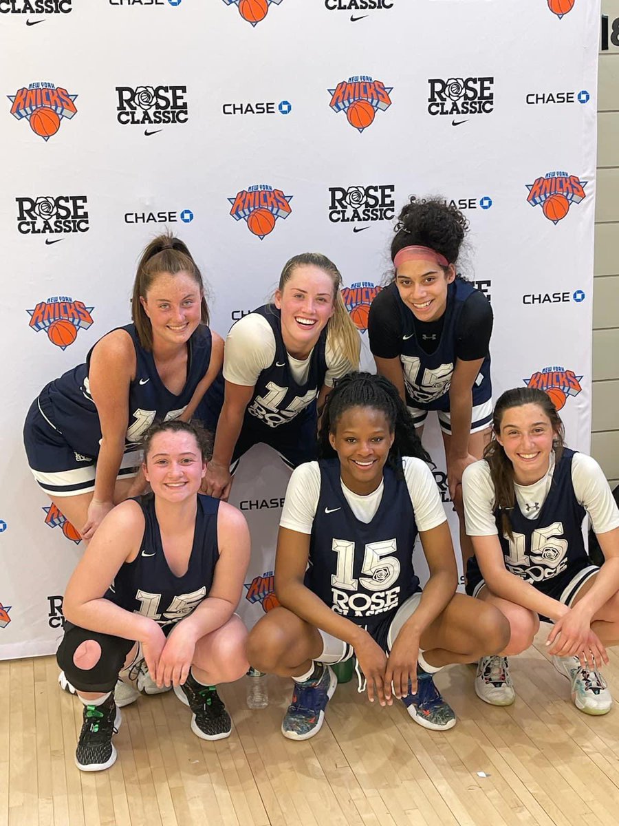 A few of our 2022’s with the help of 2023 Janay Brantley are off to a 3-0 start in Brooklyn at the Rose Classic. 2 more games tomorrow! #bluebloods 💙