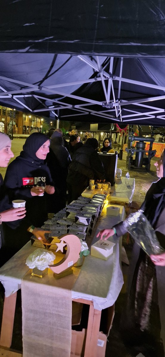 Community at its best!

#Watersidefestival
@Coventry2021
#communityiftar
@Muslim_Hikers 
@Muslim_Runners 
@GoFoleshill 
@InclusionActive 
@CRTWestMidlands 
@GuzKhanOfficial 
@Haroon_Mota