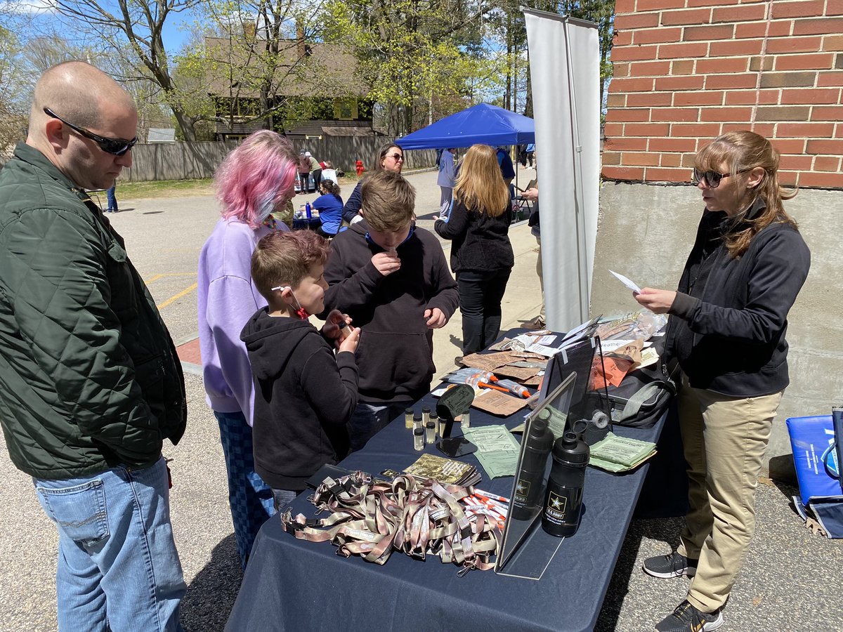DEVCOM_SC's tweet photo. Thank you to everyone who stopped by today to see the #ScienceBehindTheSoldier at The Christa McAuliffe Center’s Science on State Street Festival at @FraminghamU! #SoldierCenterSTEM #TeamDEVCOM https://t.co/nW4c5Uar0F