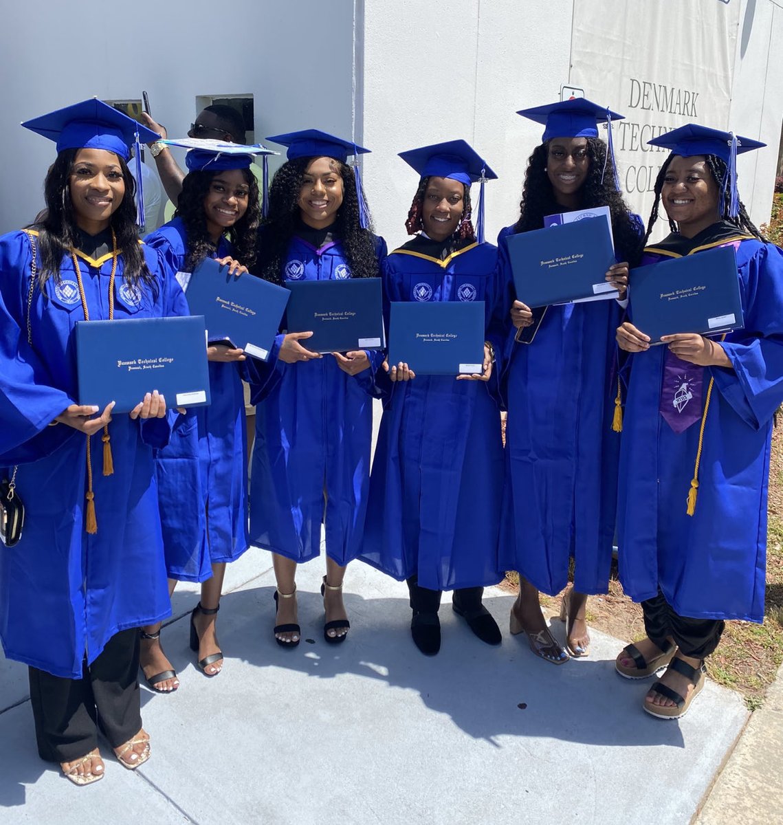 RHHSGirlsBBall's tweet photo. Congrats to LadyBearcatBB alum JuJu Stringfellow as she earned her Associates Degree📜from Denmark Technical College successfully completing 2 years @ the HBCU. So proud of her and to think she initially didn’t want to go to college, check her out now! ProudCoach ProudProgram https://t.co/5mnyN6YnK6