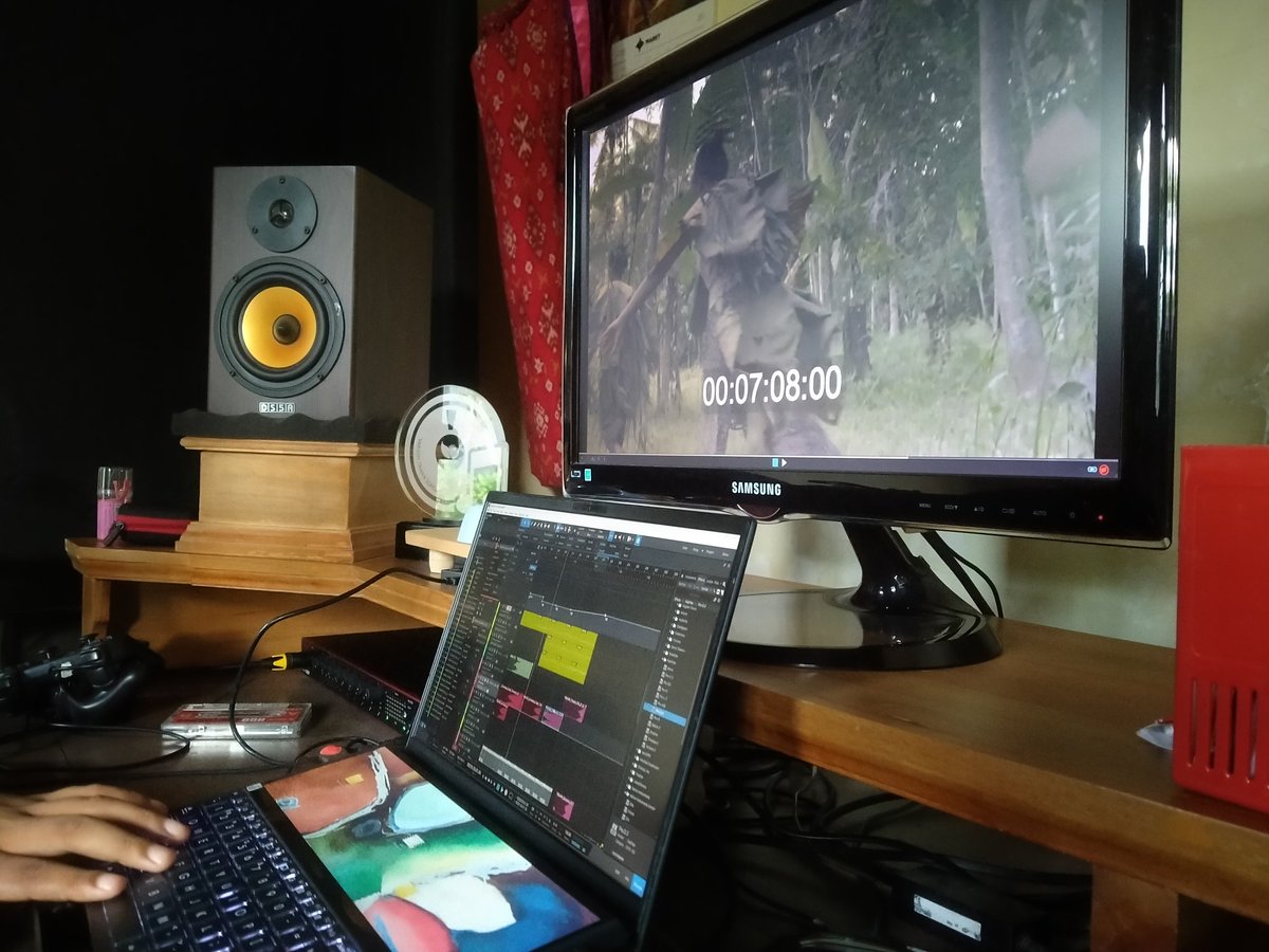April pun berlalu, dan kami telah melewati fase mixing. Jalan selanjutnya adalah mempertemukan dengan penonton dan membangun ruang diskusi mengenai isu dan wacana yang ingin kami pantik dari tiap bagian dalam film ini.

#shortfilm #filmpendek #balitersenyum