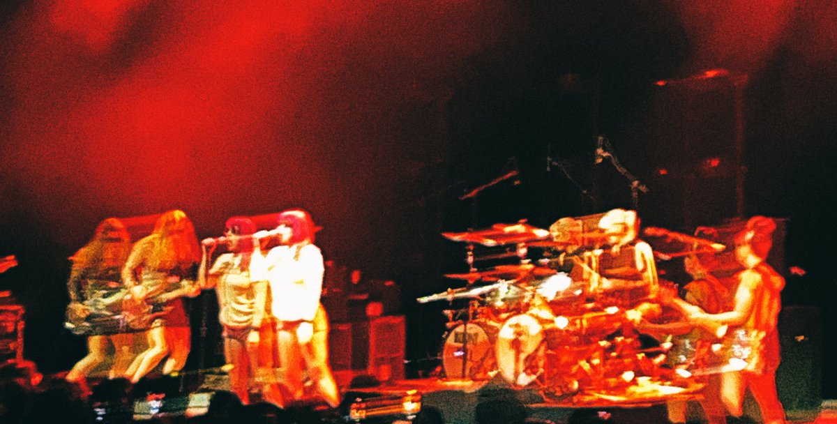 leafcooler's tweet image. photos I took from when I saw #bikinikill last night :D