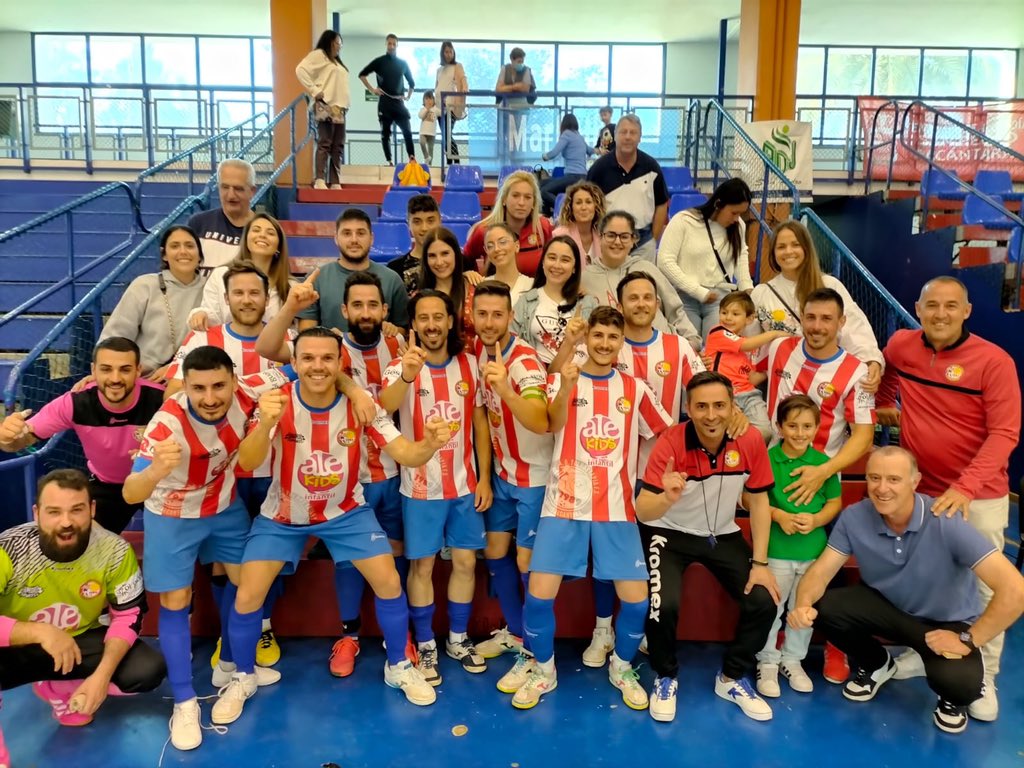 Antonio_H_N's tweet photo. ¡CAMPEONES! 🔴⚪️🔵💪🏽 https://t.co/dAqzMaBbG9