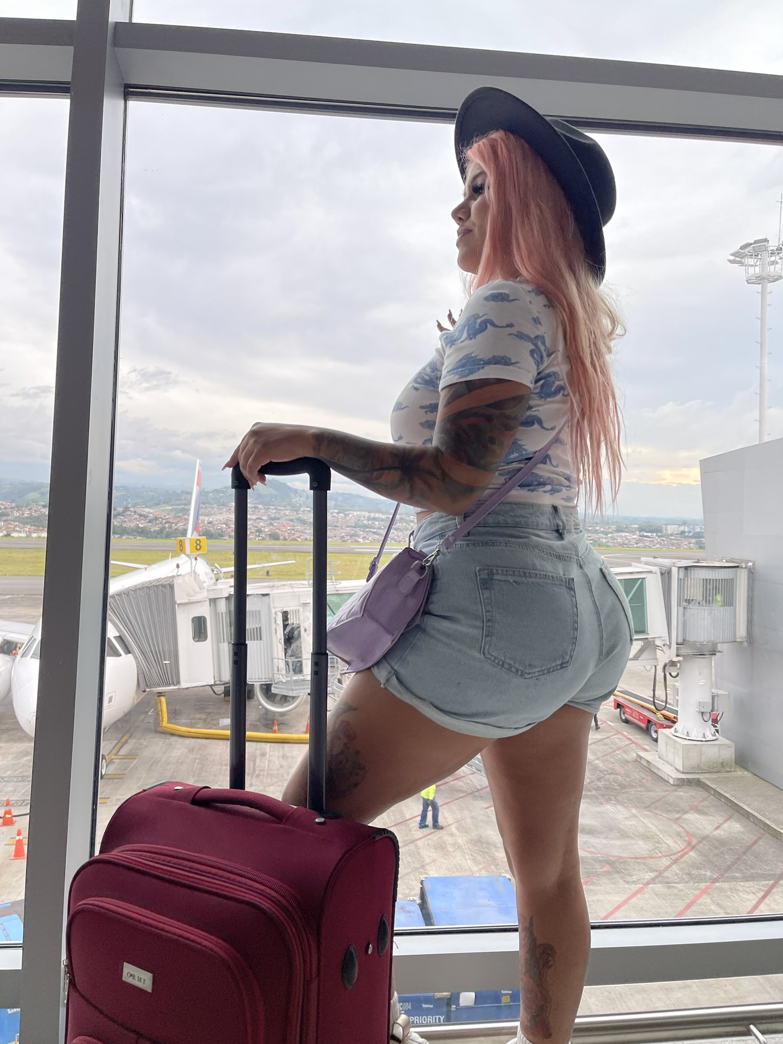 TW Pornstars - Brendi_sg 109k. Twitter. Aquí comienza mi aventura 🔥🔥🔥