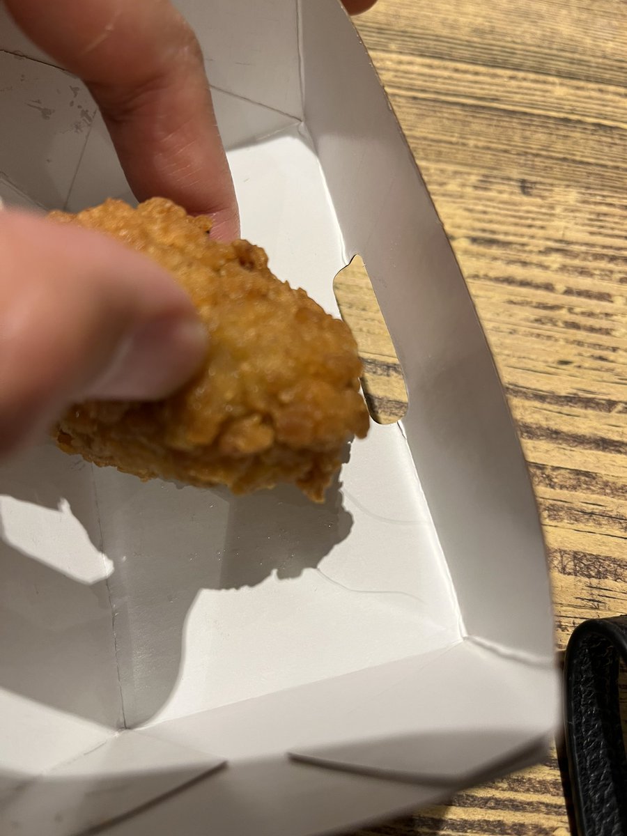 gelbejar's tweet photo. @shakeshack disappointed in your Old Orchard location, always had a good experience until today when my 2 y/o found a hair in her nugget https://t.co/Pwnlm9VNMh