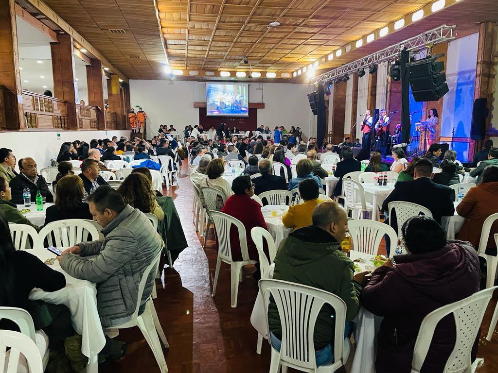 Rotary4281's tweet image. Noche Dorada de Tríos de los amigos del CR Pasto Valle de Atriz. 
Éxito total. El Club del Comercio quedó pequeño. Gracias a la comunidad Nariñense por apoyar las actividades rotaria. Dar de sí antes de pensar en sí. #rotary #distrito4281