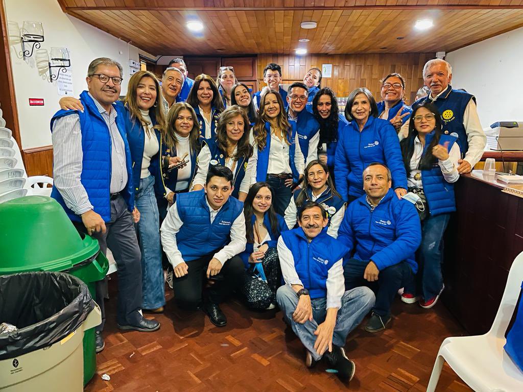 Rotary4281's tweet image. Noche Dorada de Tríos de los amigos del CR Pasto Valle de Atriz. 
Éxito total. El Club del Comercio quedó pequeño. Gracias a la comunidad Nariñense por apoyar las actividades rotaria. Dar de sí antes de pensar en sí. #rotary #distrito4281