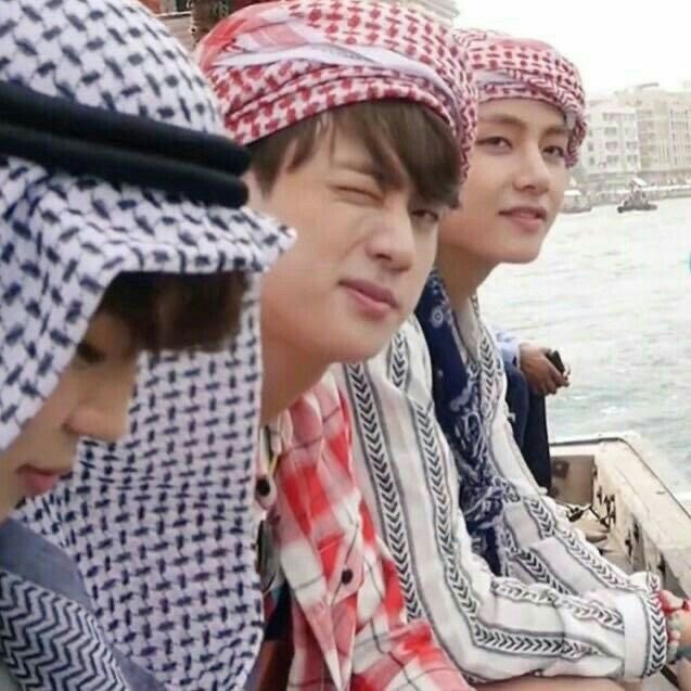 itsjunggkook's tweet photo. Porco cane sono uno sceicco.
#bts #btsarmy https://t.co/089tntSUlZ