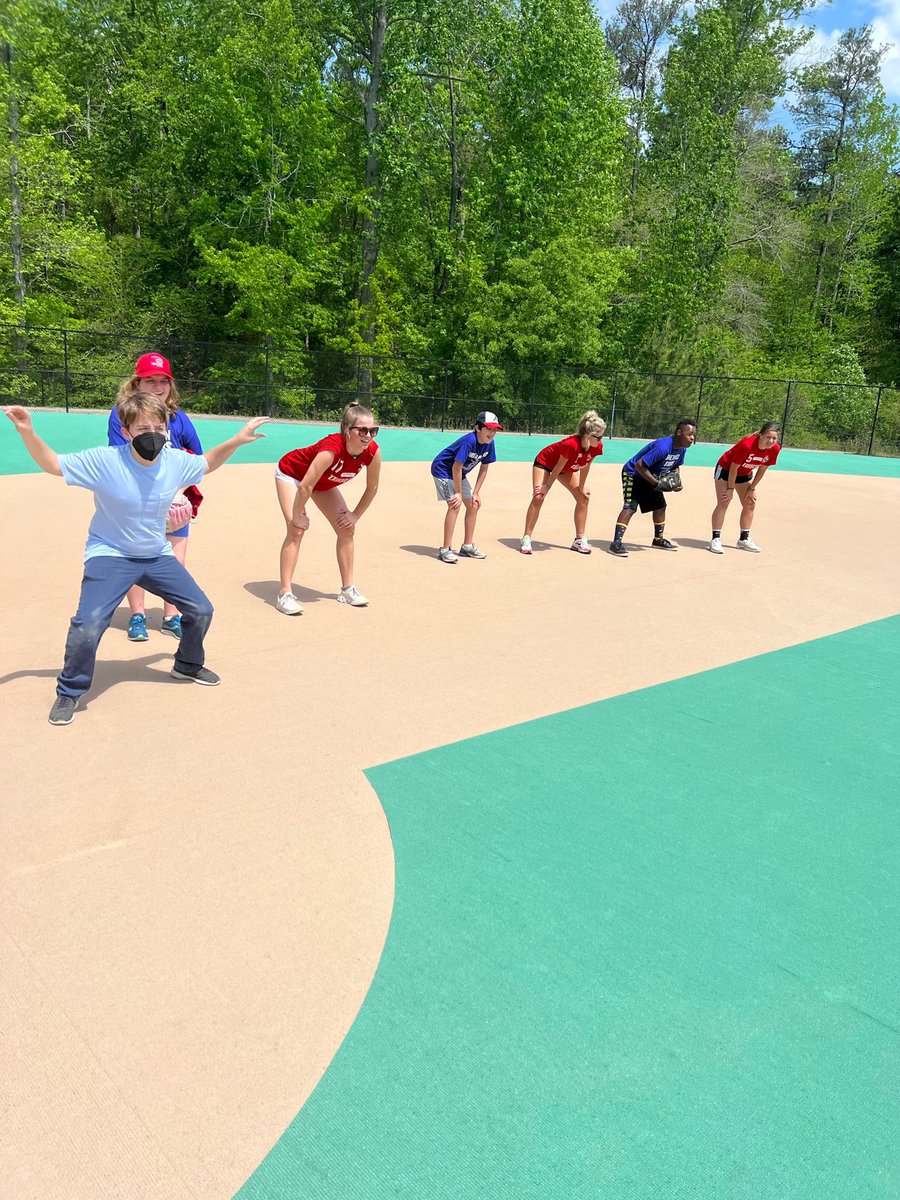 FlorenciaB2023's tweet photo. My team and I had an awesome time today volunteering at the Miracle League!! It was a really sweet and fun experience 😄🫶💕 https://t.co/hVfm5Xq2k9