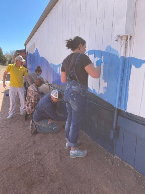 CSSD11Fremont's tweet photo. Thank you, Fremont staff and COS I Love You volunteers!  The mural of Pikes Peak will brighten up our playground! @CSSD11 https://t.co/5ee33uR5VZ