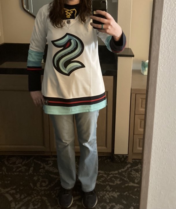 c_S_C_D's tweet photo. Wow, what a crazy 24 hours…I got to see my first ever NHL game in person (way to go @SeattleKraken! 1st shutout in CPA history) (I left my sign at the hotel by accident 😂🤦🏻‍♀️). I got to see the Space Needle too. Already planning next year’s trip! #SeaKraken #SpaceNeedle #RoadTrip https://t.co/aDo3wCRMsx