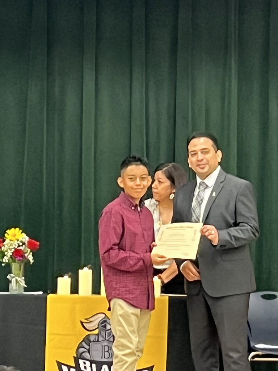 MrsStephieG's tweet photo. Celebrated our boy’s induction into Bernal’s NJHS! https://t.co/4XRci2WvsJ