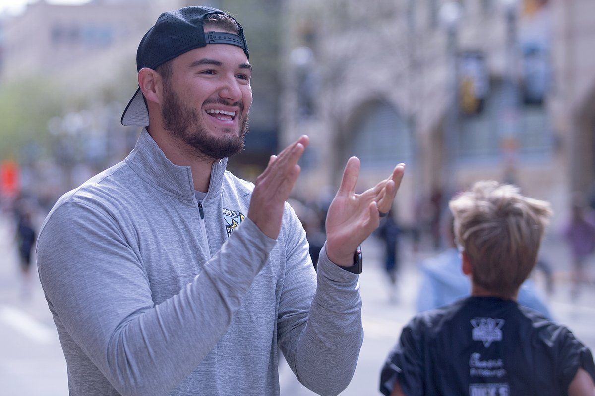 MichaelLongoJr2's tweet photo. New @steelers  QB @Mtrubisky10 in action on the North Shore @PGHMarathon Kids Marathon havin a blast. https://t.co/yJDS9E6ttM