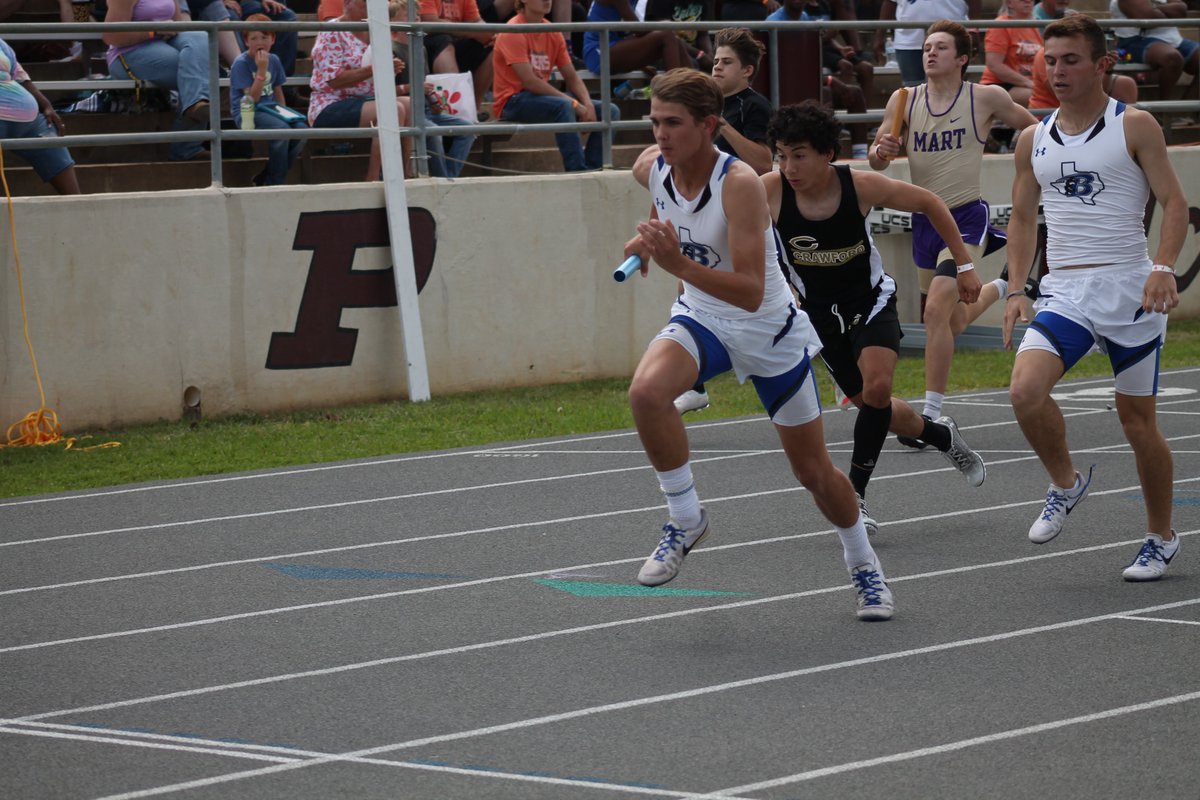 RyanSilapan's tweet photo. Some action shots from today's UIL Region 3 Class 2A track and field championships. https://t.co/yjUoW7DePd