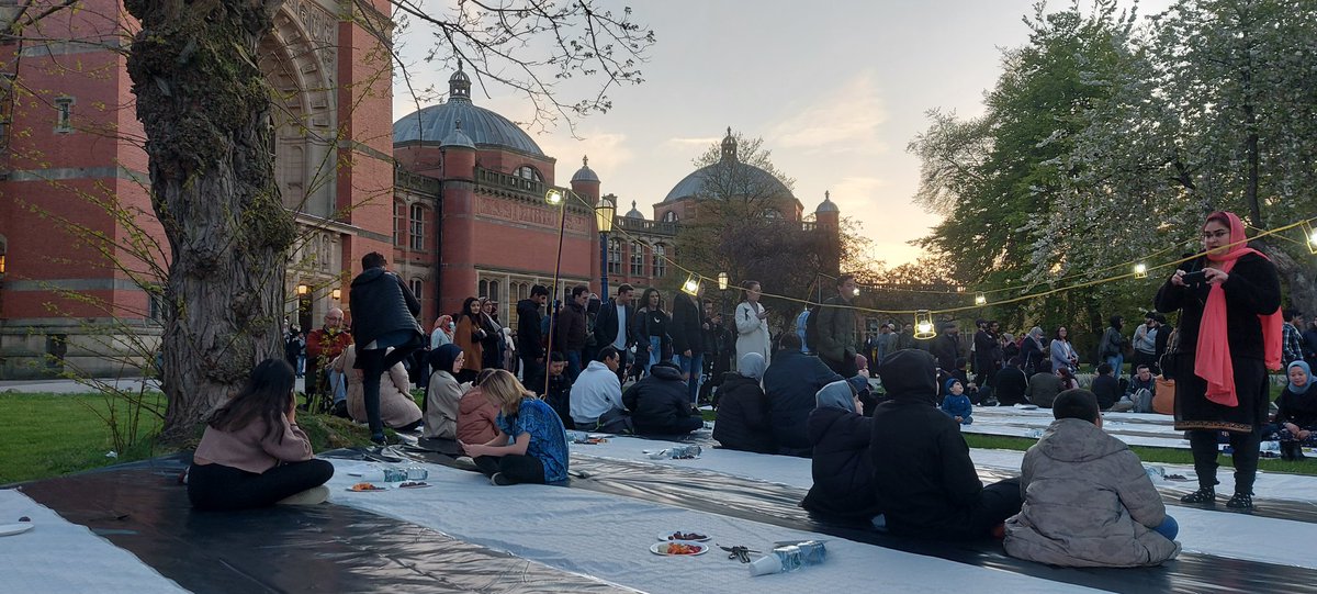 Highlight of my Ramadan so far. Community iftar hosted by @UoB_Chaplaincy @UBISOC. Sharing food together and praying in the beautiful outdoors. Magical to hear the adhan echoing through these buildings. @oldjoeclock turned green to mark the event! #wearebettertogether