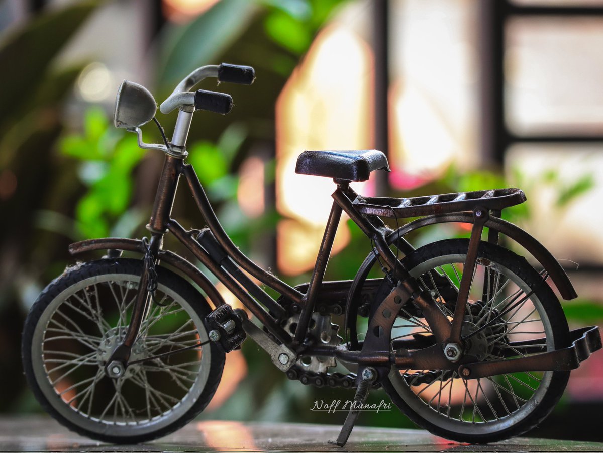 NofMunafri's tweet photo. A legend of bicycle. 
Does anyone have it in your garage? 
#letsconnect #legend #bicycle #photoshoot https://t.co/itV7uuFLfN