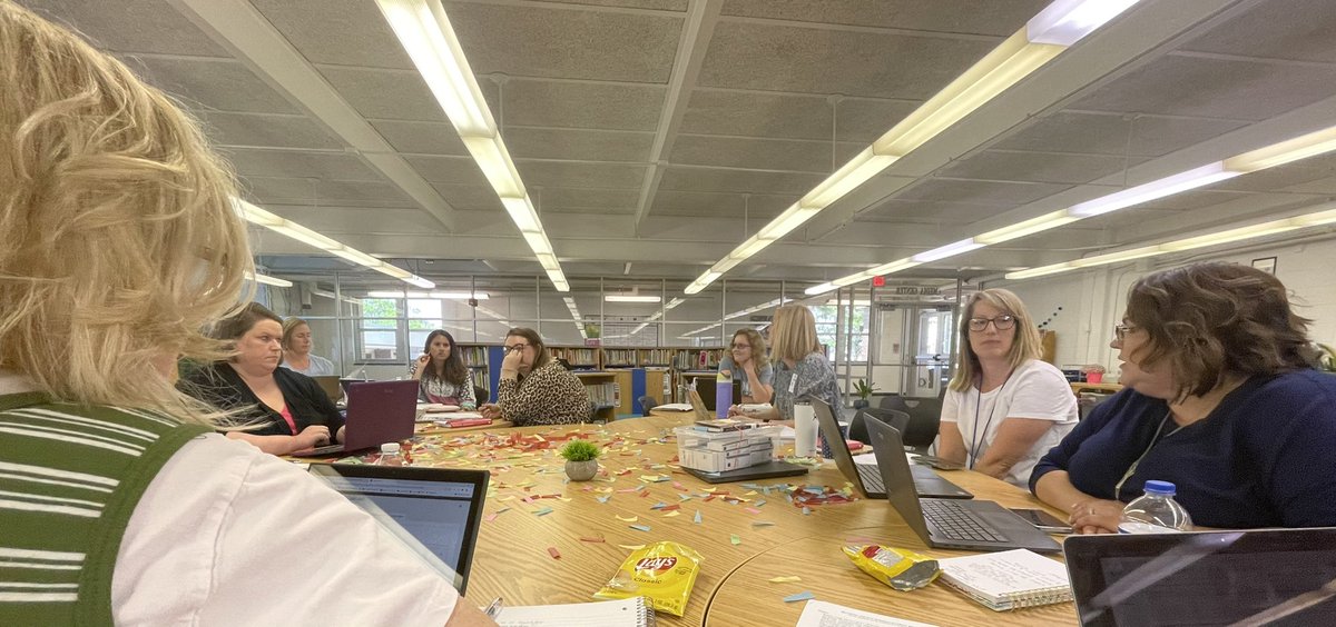 Our ITLs (Instructional Techonlogy Leaders at each school) met the past week to share ideas, best practices, and to mentor their new teachers. #leadingtheway #teacherleaders #bcsnclibraries #Confettibomb <a href="/BeaufortCoSchNC/">Beaufort County Schools</a>