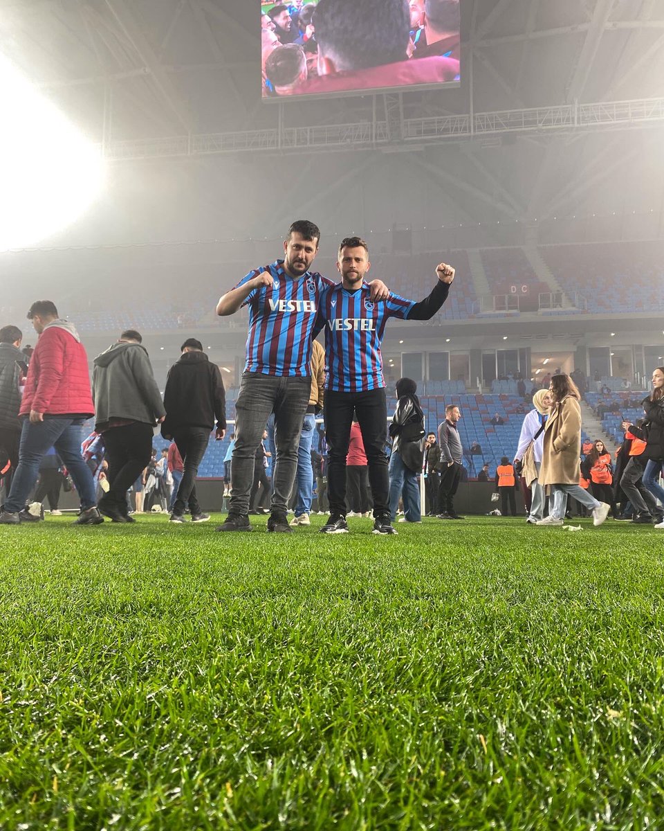 61sametsen's tweet photo. Biz bugünler için çok bekledik, çok sabrettik. Şimdi bu coşkuyu doya doya yaşama zamanı! #ŞAMP1 🏆 https://t.co/u4xCsaJlWg