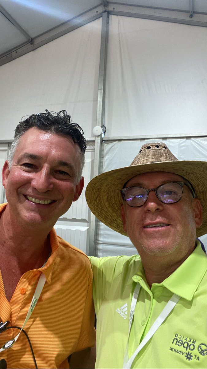 golfsportint55's tweet photo. #MexicoOpenatVidanta 
Nuestros grandes amigos @klak_ y @cgcrojo17 participando como #voluntarios de este gran evento
Muchas gracias amigos siempre nos tienen informados del #golf #mexicano👏👏
Tremenda labor están realizando https://t.co/UqpqrJ9jWV