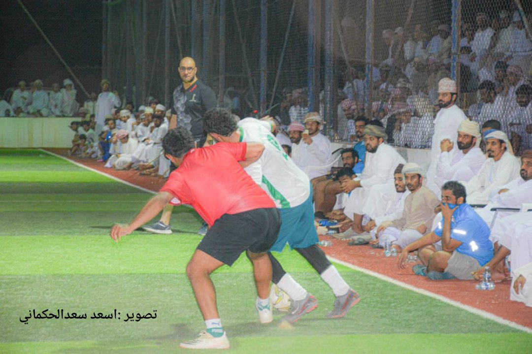 تحيه للمعلق المتألق المبدع سالم بن خميس الحميدي من جزيرة مصيرة الذي أبداع خلال تعليقه على المباريات الختامية بمحوت  يستاهل التشجيع له منا كل التحيه والتقدير
