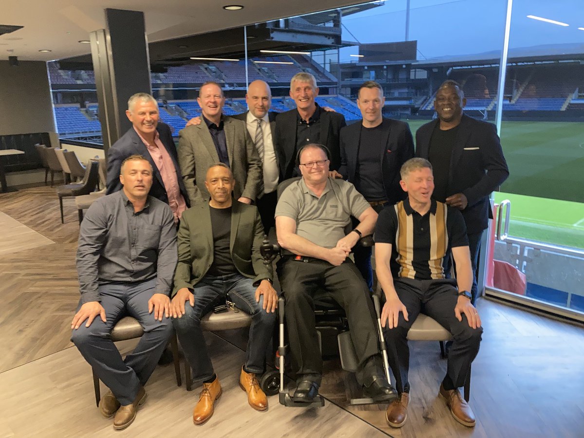 PSmithSkySports's tweet photo. Brilliant to play a part with the Clarets92 royalty.Well done ⁦@BurnleyFPA⁩ for supporting John Pender, and to all the fans who turned out to show their love and support to the Pender family. Motor neurone is horrible. Wishing John, his wife and children much respect and ❤️ https://t.co/gbEj8qzAiO