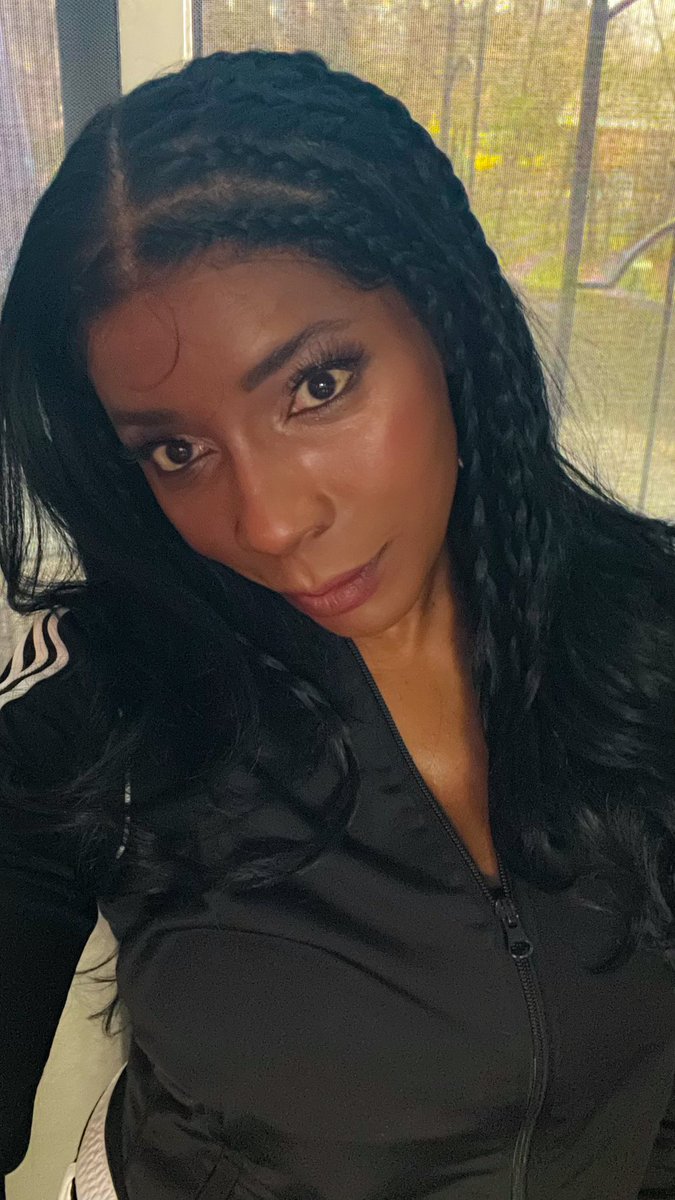 FirstYearAnnive's tweet photo. Felt like braiding my hair today. One side done ✅ Searching for a good film on Netflix before starting the other side. It’s been a long time since I wore French braids, not sure how long they’ll stay 😃😃😃 #braids #adventure #change #love #life #actress #funtimes https://t.co/78LzrvL7kJ