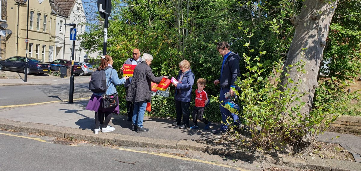 LabourScroydon's tweet image. Having fun canvassing in Moreton Road and Dornton Road on a sunny day. Thanks to Brady youngsters for bring their parents  - Stuart and Lizzie- along to join Tariq, Bridget, Lynda and Sue.