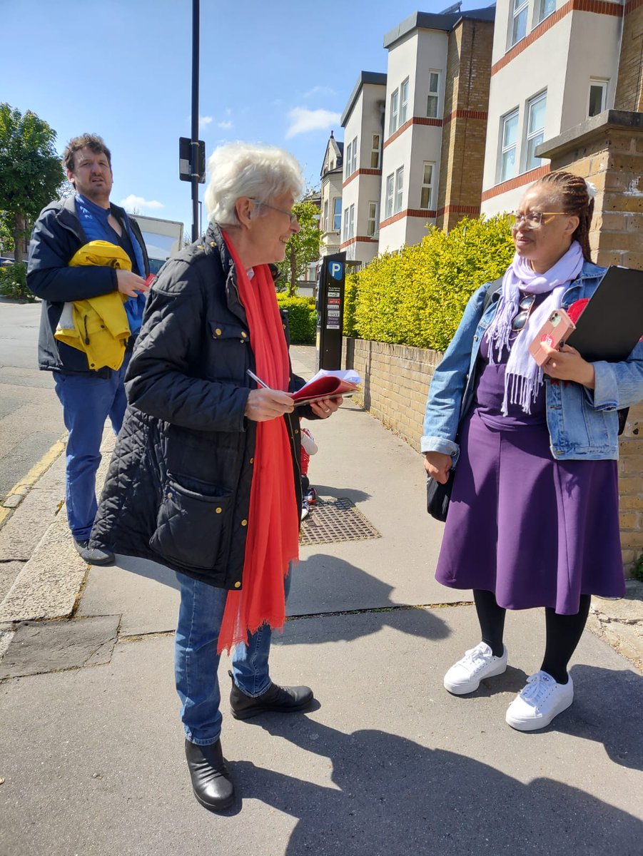 LabourScroydon's tweet image. Having fun canvassing in Moreton Road and Dornton Road on a sunny day. Thanks to Brady youngsters for bring their parents  - Stuart and Lizzie- along to join Tariq, Bridget, Lynda and Sue.
