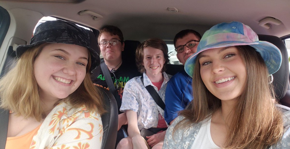 marajdaviswx's tweet photo. Drake, Gavin, and Nic. You were my best friends and brought so much happiness and laughter to my life. I can't believe you're gone, but your memories will never be forgotten and we will make sure of it. I will forever love and miss you guys🤍 https://t.co/dYVmH8VJTn