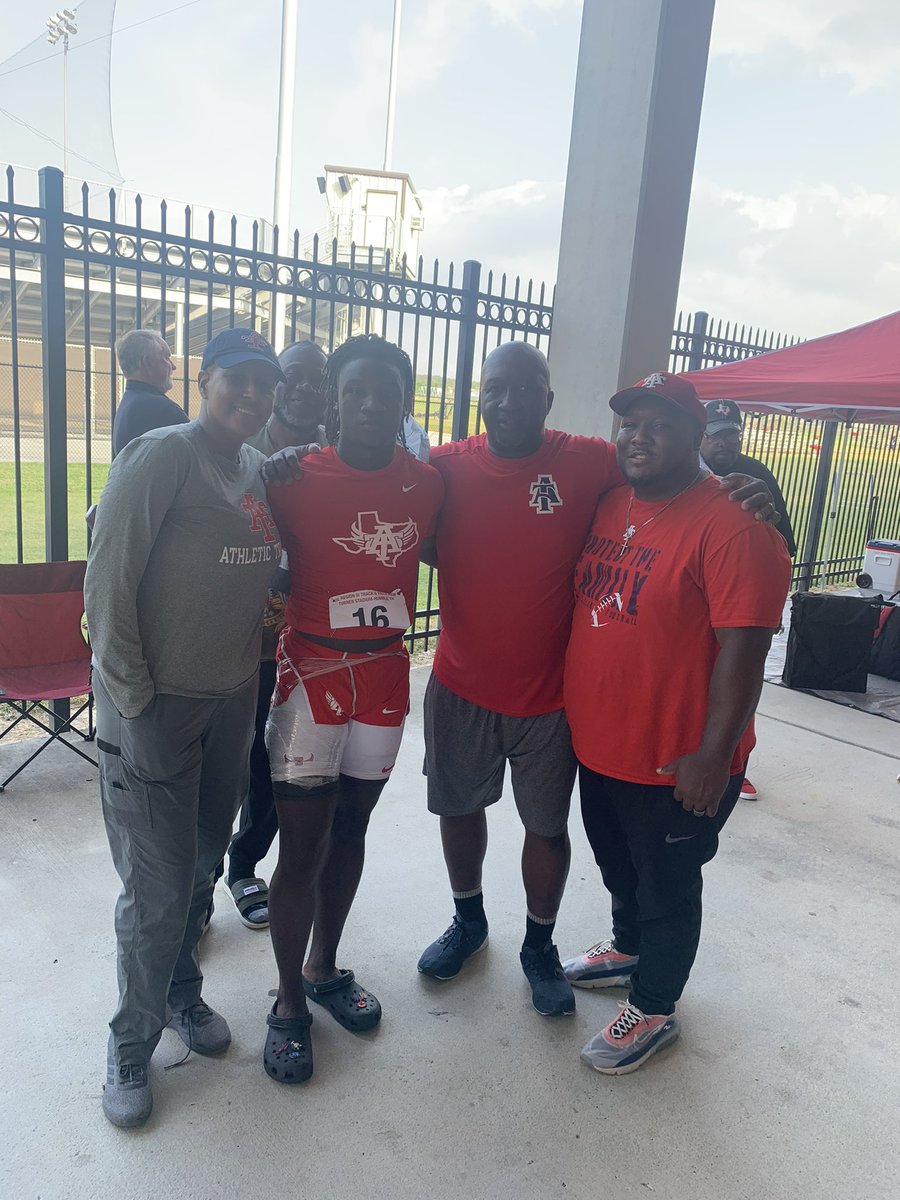 CoachMFernandez's tweet photo. Congrats to all the athletes and coaches that have advanced to the State Meet, it’s going to be a great one. Just want to say thank you to our athletes and coaches for an amazing season, even though we didn’t advance, job well done @Alief_Athletics @ATaylorHS @AliefISD https://t.co/nfeTU64Qie