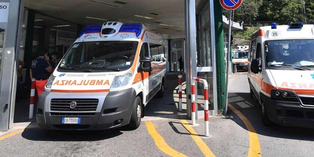 MediasetTgcom24's tweet photo. Novara, frontale fra due auto sulla statale 142: due morti #novara #incidentestradale #paruzzaro https://t.co/QepmrSpzay https://t.co/71OgaiCSkF