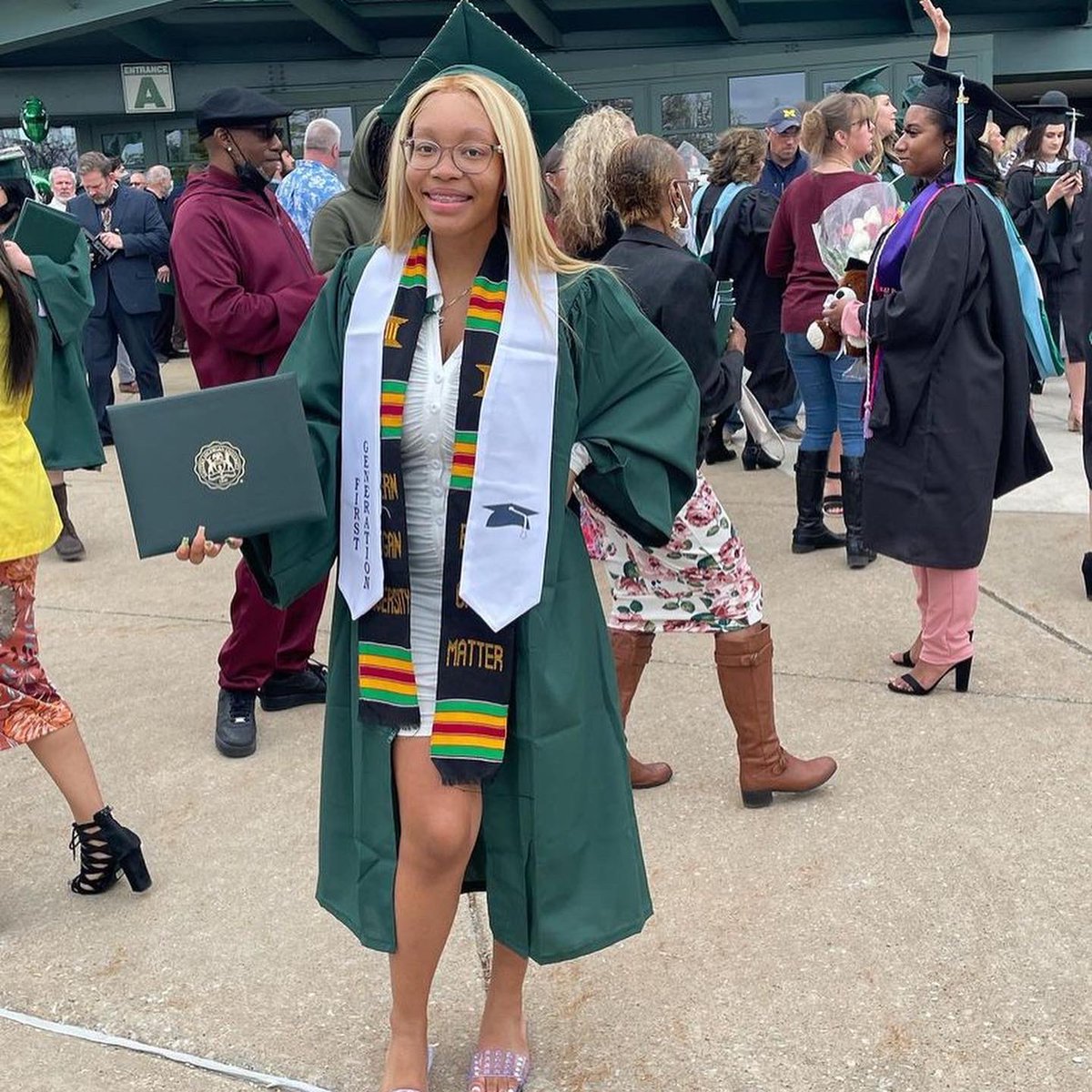 _BronzeBeauties's tweet photo. Congratulations to our Beauty Tiana🤎🫶🏽we’re super proud of you and can’t wait to continue to watch you succeed! Wishing you nothing but success on your new journey🥰 #LawyerBae🤎 @AdoreTC #emugrad #2022graduate🎓 https://t.co/NSBgiupMUn