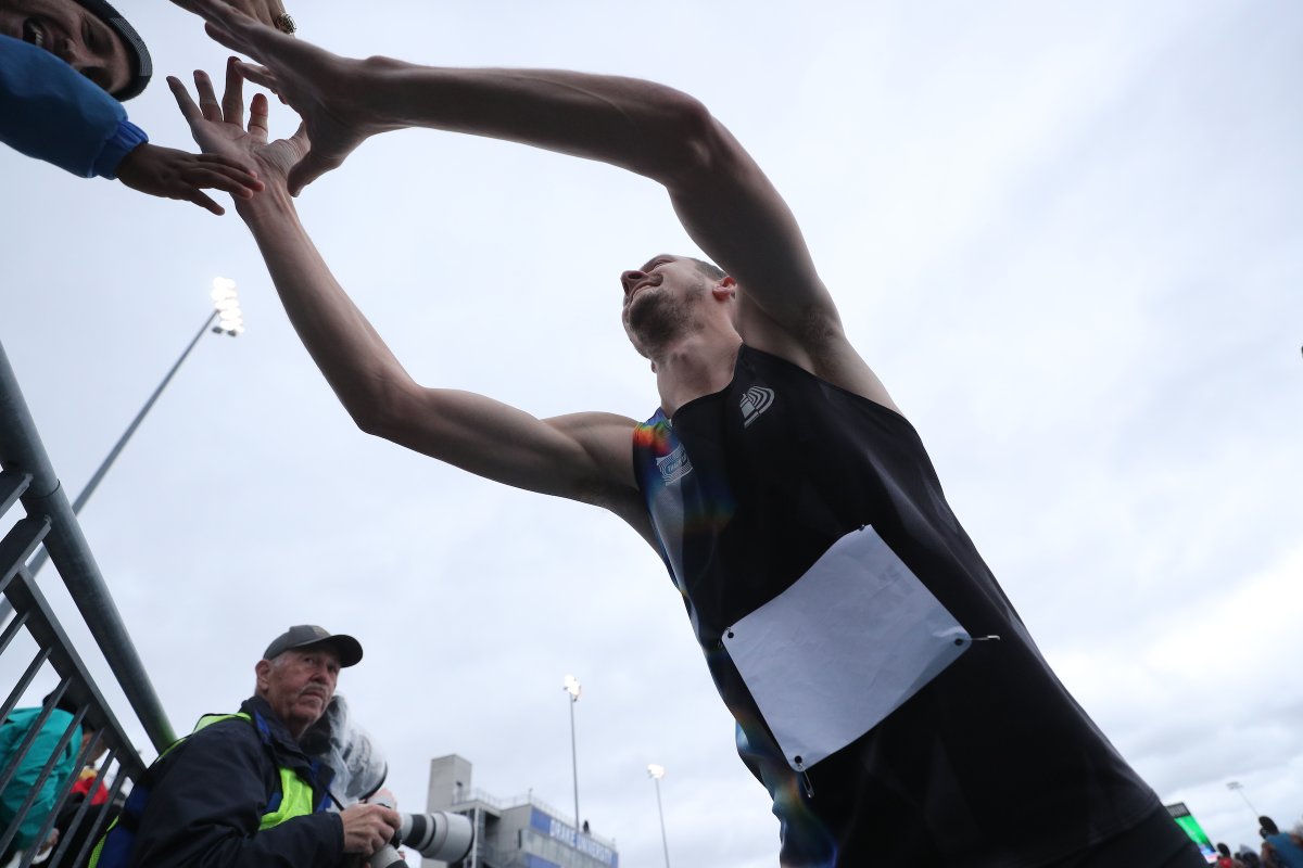 IowaXC_TF's tweet photo. A special congratulations to former Hawkeye All-American @eSowinski on running the 2️⃣0️⃣0️⃣th sub-1:50 800m of his storied career 👏🤯

What better place to do it at than the @DrakeRelays?

#Hawkeyes x #FightForIowa https://t.co/xTDpu7815N