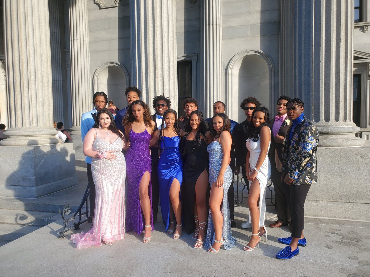 lauranda3's tweet photo. DFHS PROM 2022!!!! LLJ#60 https://t.co/AaQaqCHEIn