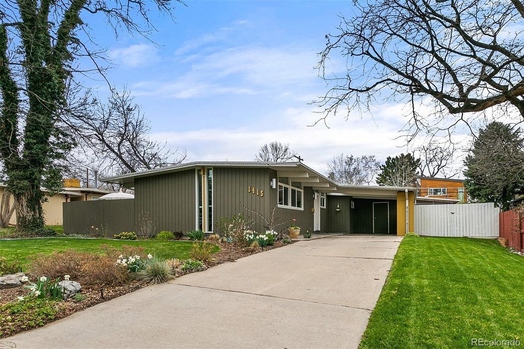 comidmodhomes's tweet photo. Colorado Mid-Century Modern Insider (April 2022 Vol 2) Adrian Kinney - https://t.co/QiR47LuuNV https://t.co/WFKLBU4cKn