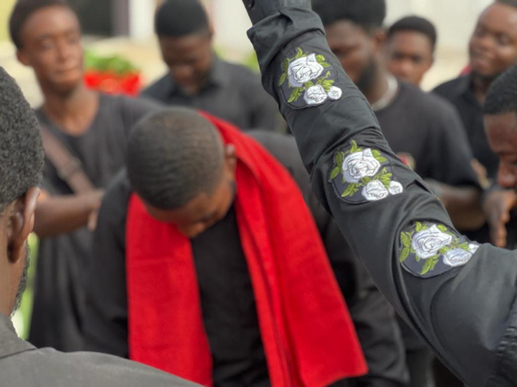 TeamBONNEY's tweet photo. Through thick and thin, we stand with you. The entire #teamBonnry says "Yaakc" as you lay your mum to rest. We stand with you, our friend. 
" WE GOT YOU BONNEY"
#TeamBonneyGoesBlack https://t.co/wXbdxt5pTM