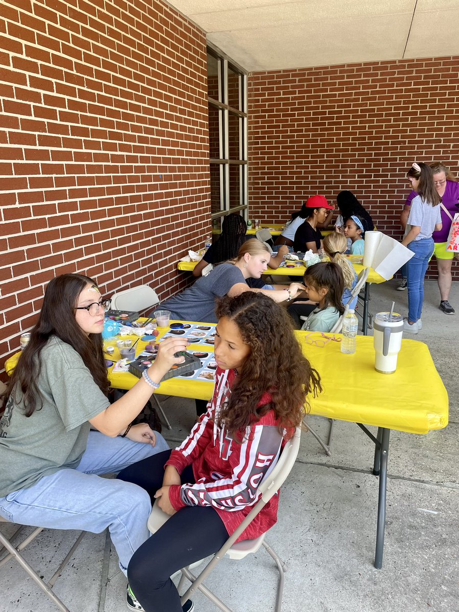 Wow! Had a wonderful time at the Fine Arts Festival!! Huge thank you to those that volunteered.  Loved seeing the Humble ISD community come together to celebrate our amazing students! <a href="/HumbleISD_NBE/">North Bend Elementary</a> <a href="/VisualArtHumble/">Humble ISD Visual Arts</a>