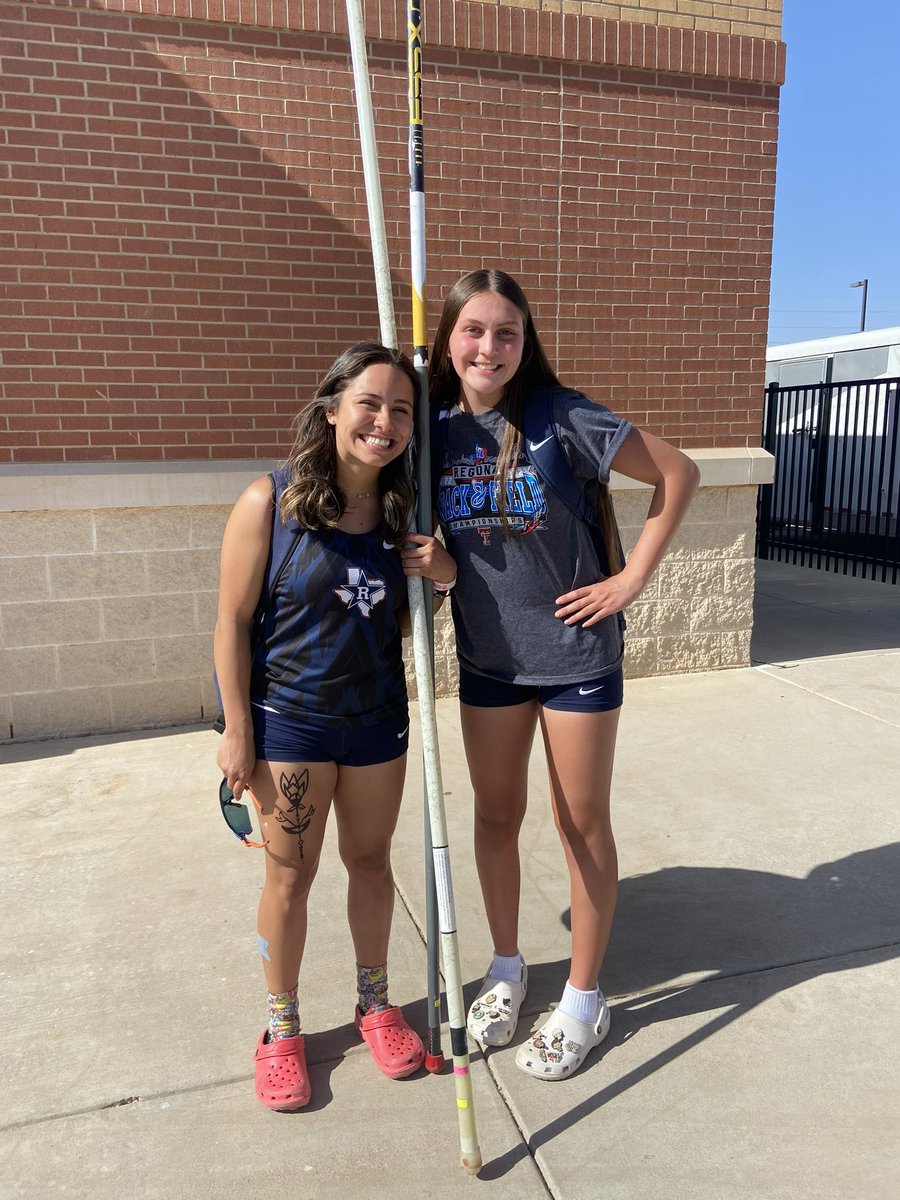 Track_RHS's tweet photo. These ladies performed well at the Regional meet. Renata placed 9th in the region in pole vault and Sophyia set a new PR in the 400m. Proud of you both! 💙🧡@renata_alvarad2 @SophiyaBustill1 #riverside4ever https://t.co/0OMt76YRtC