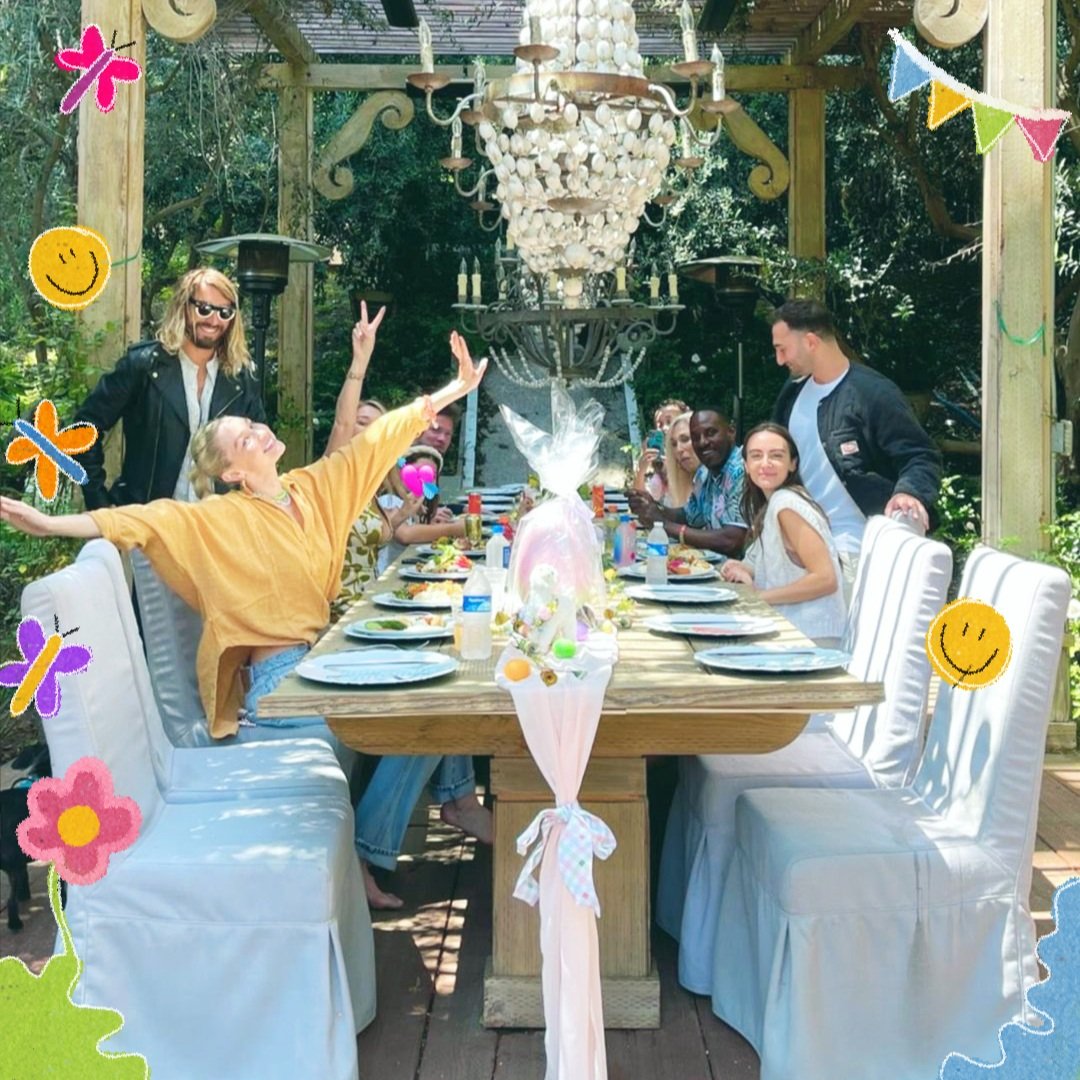 blumarinefairy's tweet photo. 𝗁𝗍𝗍𝗉://fairy-𝕛ournal ⌕ 𝗙𝗮𝗺𝗶𝗹𝘆
𖤘 by 𝔻ulceida.

¡Feliz de estar aquí! y aunque lamentablemente Sebas y yo somos del equipo perdedor y Caleb se burló, estoy feliz de saber que hay un Calebcito en camino. Obvio será el primo favorito de Aura y bebé. 💓
#Bolita3Reveal https://t.co/qh6cwrohrv