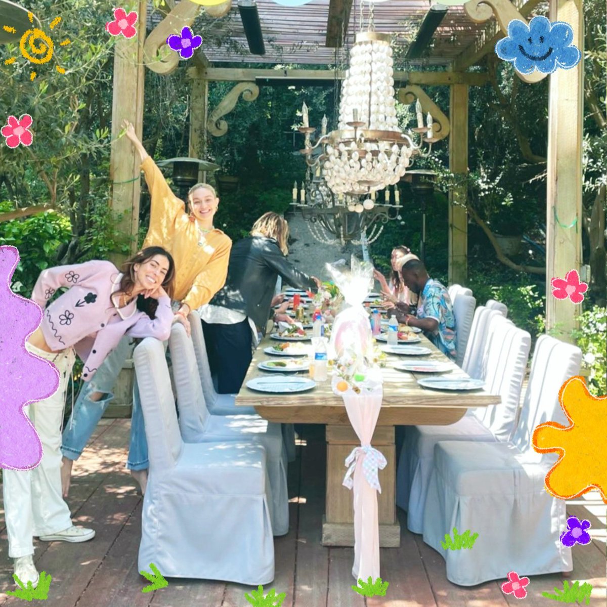 blumarinefairy's tweet photo. 𝗁𝗍𝗍𝗉://fairy-𝕛ournal ⌕ 𝗙𝗮𝗺𝗶𝗹𝘆
𖤘 by 𝔻ulceida.

¡Feliz de estar aquí! y aunque lamentablemente Sebas y yo somos del equipo perdedor y Caleb se burló, estoy feliz de saber que hay un Calebcito en camino. Obvio será el primo favorito de Aura y bebé. 💓
#Bolita3Reveal https://t.co/qh6cwrohrv