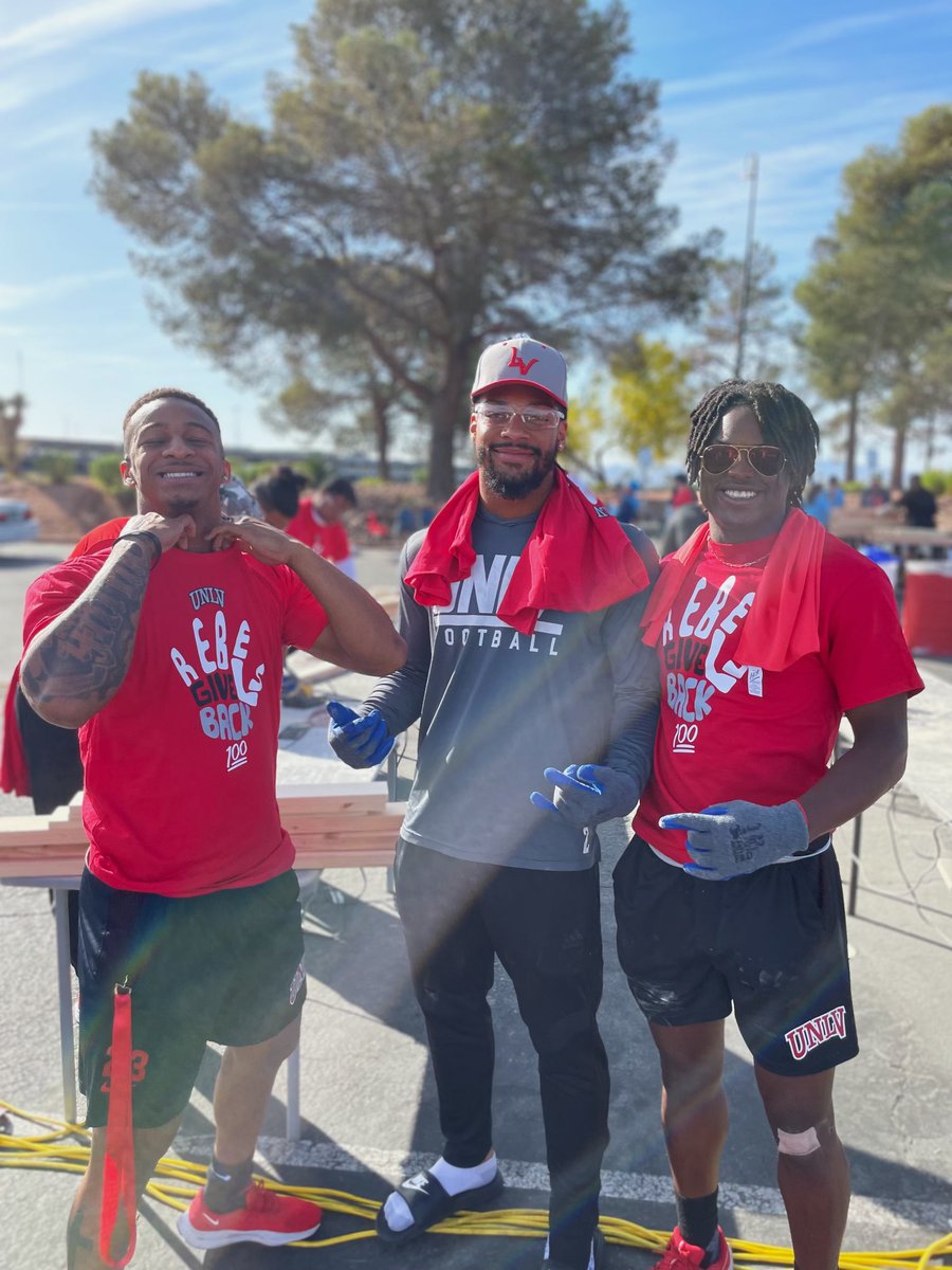 unlvfootball's tweet photo. The Rebels partnered with Sleep in Heavenly Peace to build beds and help support our community #RebelsGiveBack ❤️ @ShpBeds https://t.co/4qGMGwgk3o